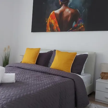 Апартаменти Sunny Loft & Parking 2 Брашов